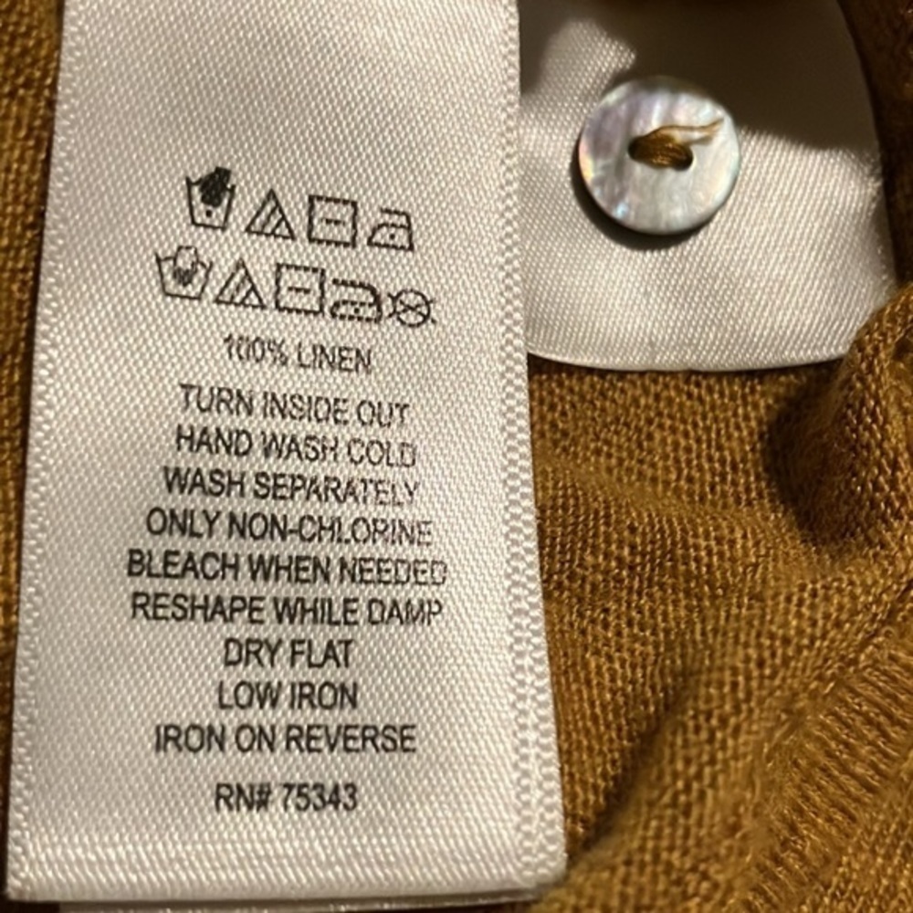 TAHARI size XL linen top, brown with mother of Pearl colored buttons down back - Picture 7 of 7